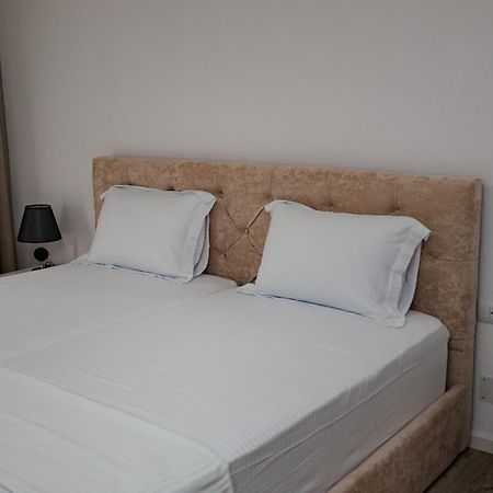 Riviera Hotel-City Center Vlorë Eksteriør billede