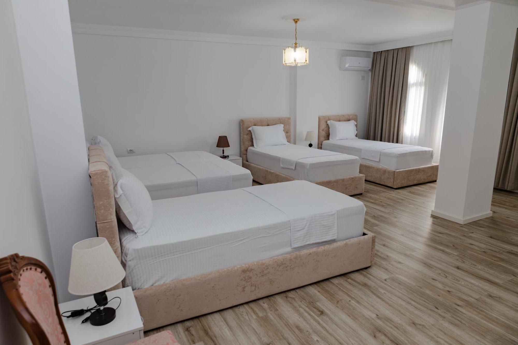 Riviera Hotel-City Center Vlorë Eksteriør billede