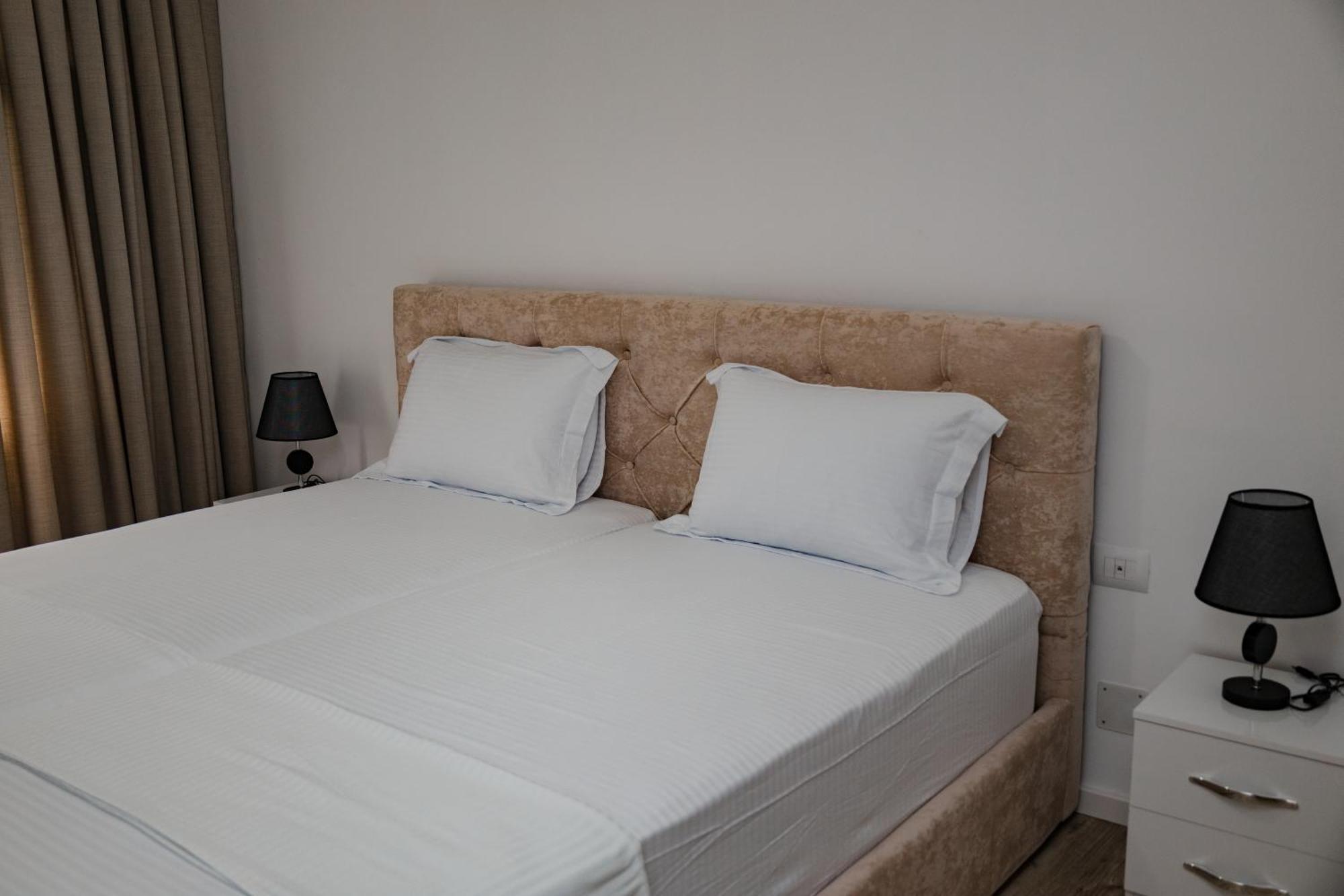 Riviera Hotel-City Center Vlorë Eksteriør billede