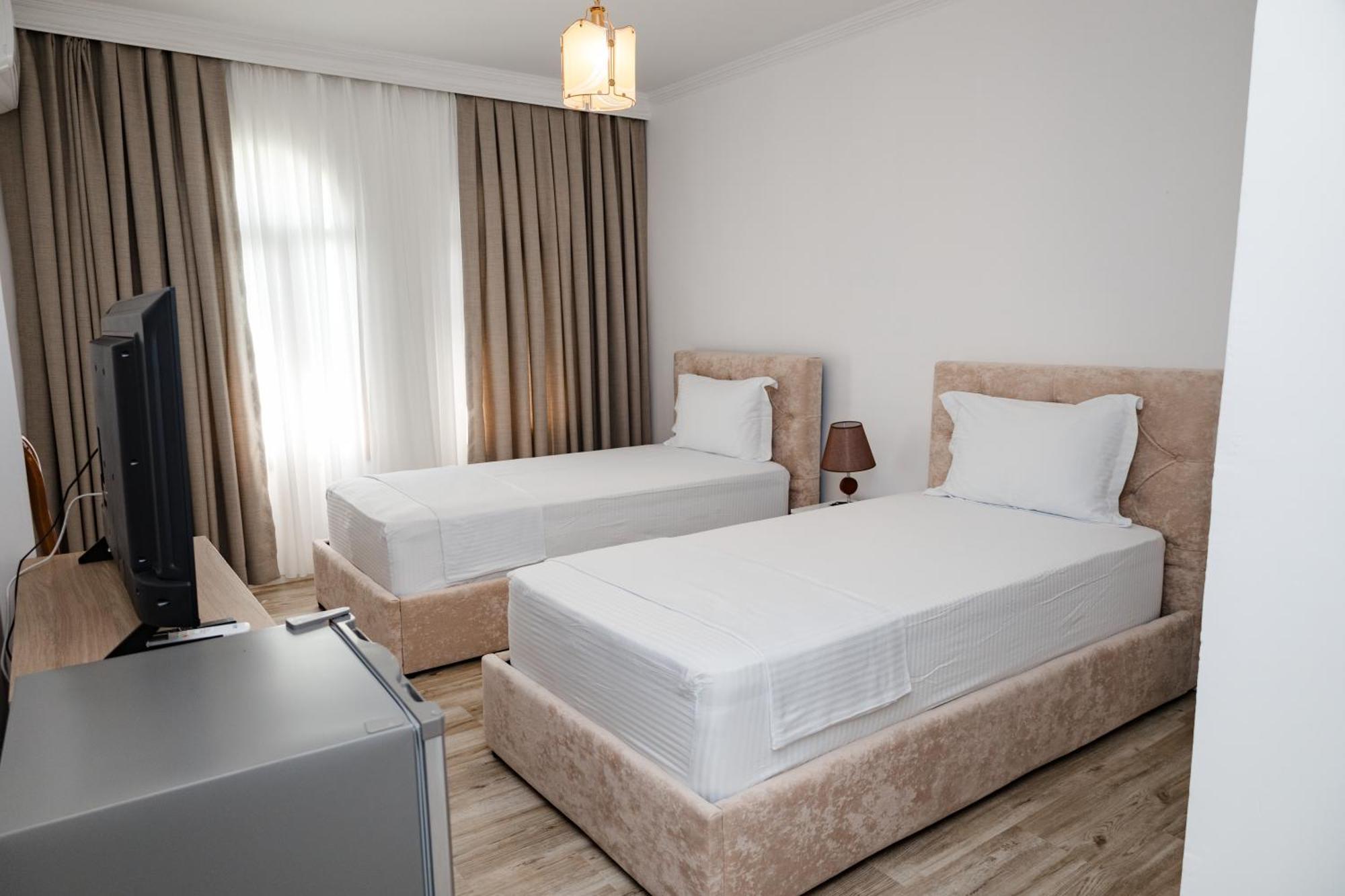 Riviera Hotel-City Center Vlorë Eksteriør billede